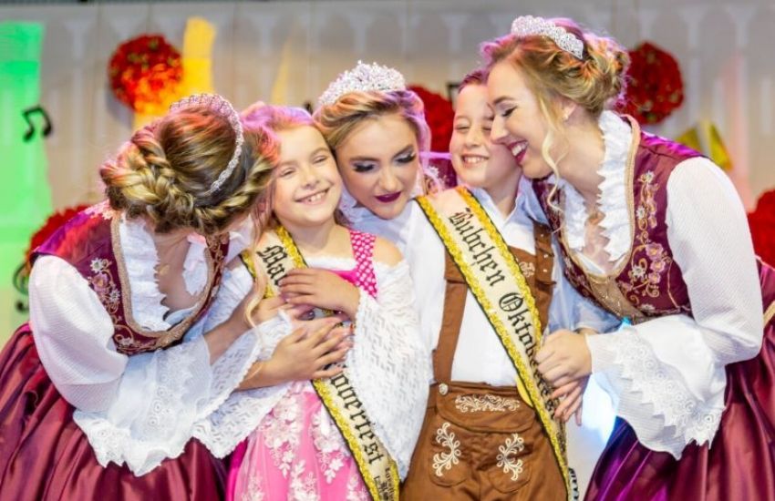 Bubchen e Mädchen são escolhidos para a corte oficial da 33ª Oktoberfest de Igrejinha 