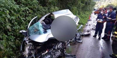 Colisão frontal entre carro e carreta causa morte de motorista em Carlos Barbosa