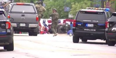 Seis pessoas morrem em tiroteio durante desfile de 4 de Julho nos EUA