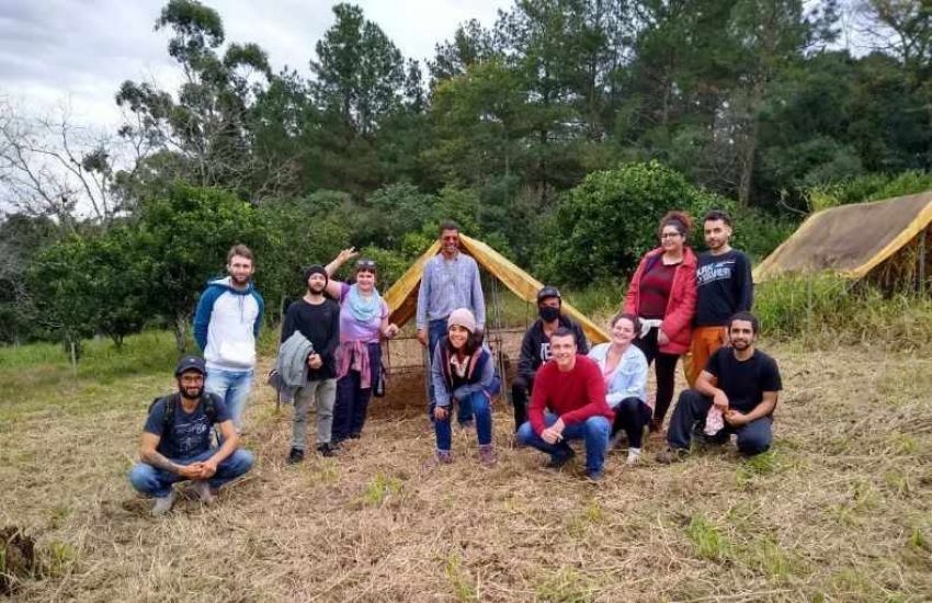 Estudantes de Agroecologia da FURG São Lourenço do Sul visitam granja agroecológica em Viamão 