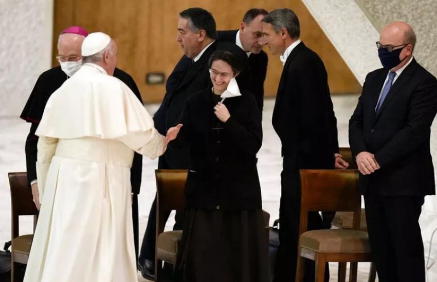 Conselho de Papa no Vaticano terá mulheres pela primeira vez 