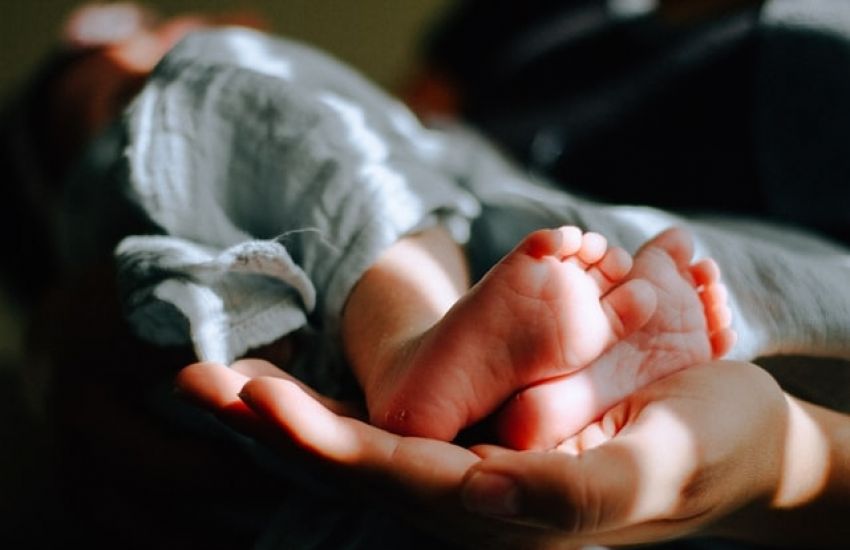 Pais vendem bebê de 1 mês por R$ 1.600 na Bolívia  