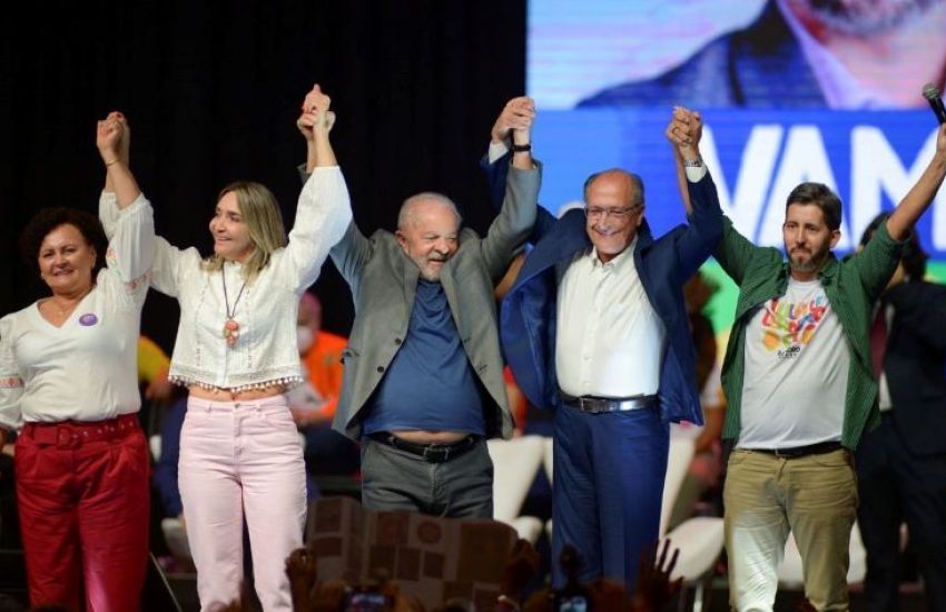 Chapa Lula-Alckmin registra candidatura no TSE 