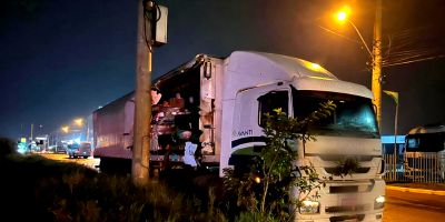 Acidente envolvendo caminhão e ônibus deixa quatro feridos em Eldorado do Sul
