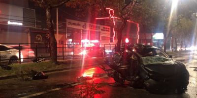 Acidente de trânsito deixa duas pessoas mortas e cinco feridos, em Porto Alegre
