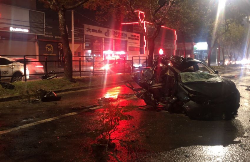 Acidente de trânsito deixa duas pessoas mortas e cinco feridos, em Porto Alegre 