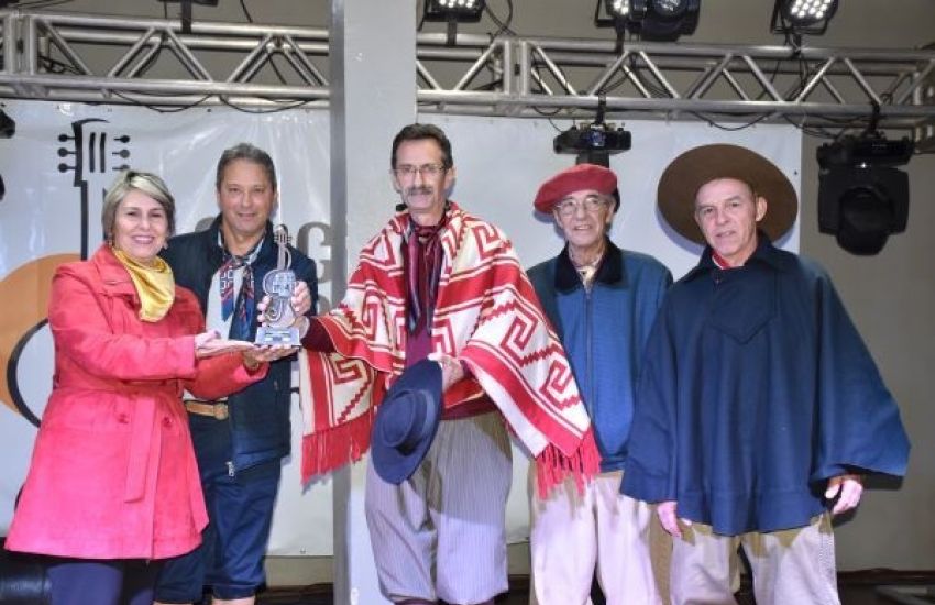 "Os Andeiros" de Camaquã ficam em terceiro lugar em festival nativista na Fronteira Oeste 