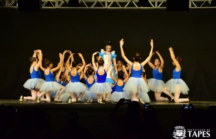  IV Festival de Dança de Tapes encantou comunidade com espetáculo “Alice no País das Maravilhas” 