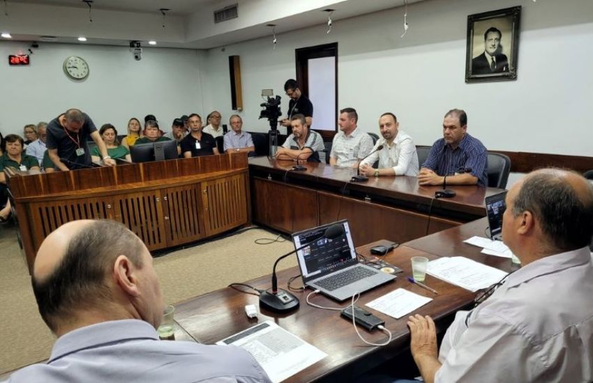Frente Parlamentar do Tabaco de Camaquã participa de reunião sobre classificação da folha de fumo nas propriedades 
