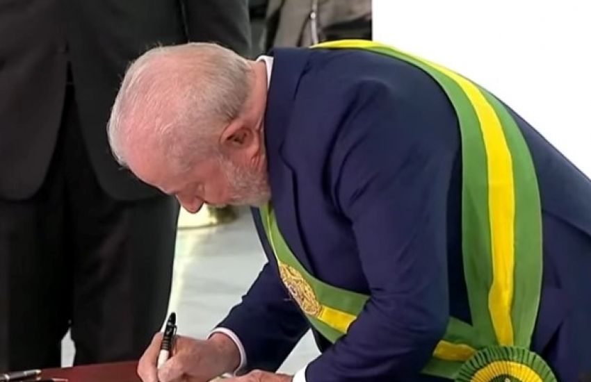 No 1º dia de Governo, Lula revoga decretos de Bolsonaro 