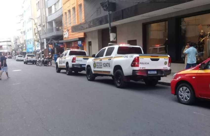 Operação da BM detém comerciante e apreende 10 celulares no Centro Histórico de Porto Alegre 
