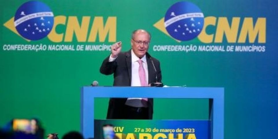 Alckmin defende reforma tributária eficiente e critica atual modelo: "caótico e injusto"