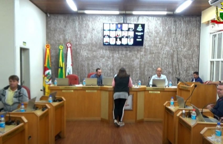 Câmara de Vereadores de Camaquã aprova em primeiro turno projeto de aumento da idade de aposentadoria dos servidores municipais 