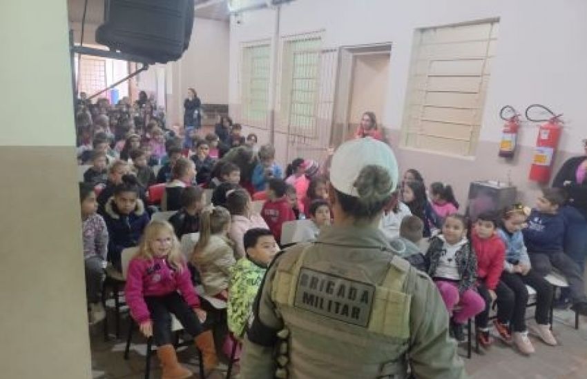 Brigada Militar ministra palestra aos alunos da Escola José Antônio Netto 