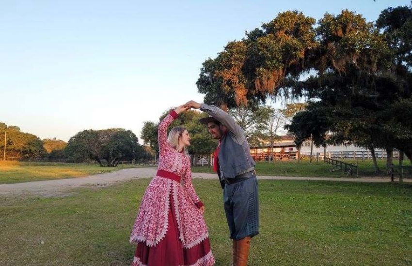 Casal de instrutores de danças gaúchas representará Camaquã em Festival Internacional de Folclore na Europa 