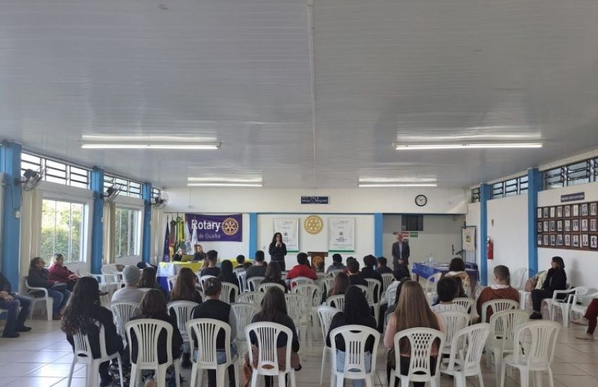 Estudantes de Guaíba participam de treinamento de oratória 