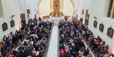 Escolas de Camaquã participam de missa dos festejos de São João