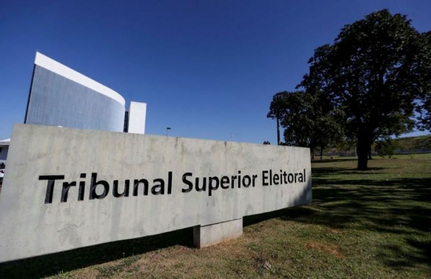 TSE retoma julgamento que pode levar à inelegibilidade de Bolsonaro 