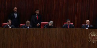 TSE entra hoje na quarta sessão para julgamento de Bolsonaro