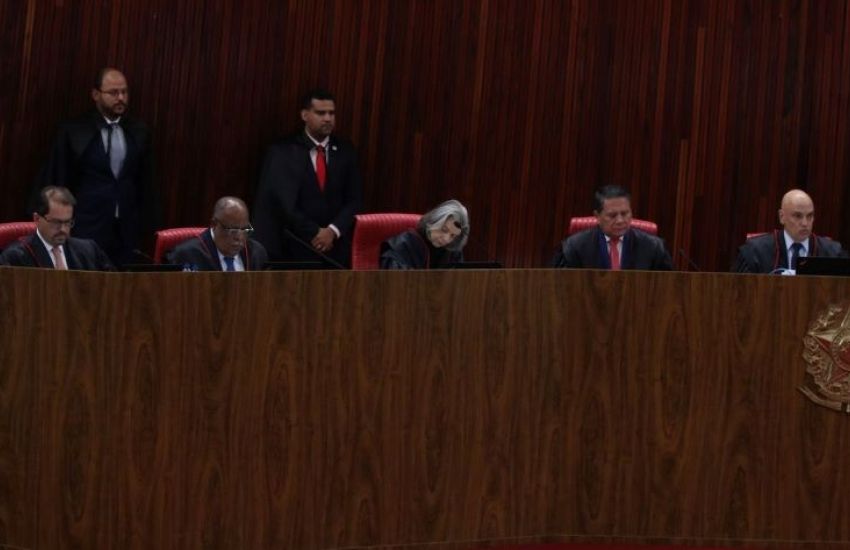 TSE entra hoje na quarta sessão para julgamento de Bolsonaro 