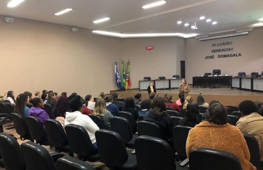 Prefeitura de Dom Feliciano promove formação para servidores da rede municipal      