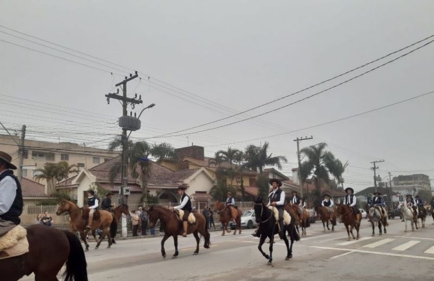Cavalarianos participam do Desfile de 20 de Setembro em São Lourenço do Sul  