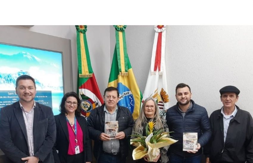 Prefeitura de Camaquã oficializa patrona da 42ª Feira do Livro  