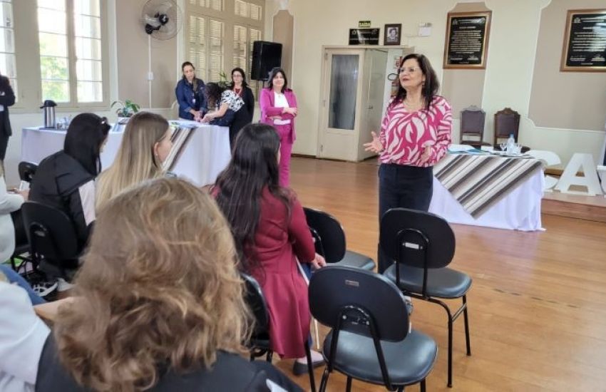Professores de Camaquã participam de etapa municipal preparatória para Conae 2024 