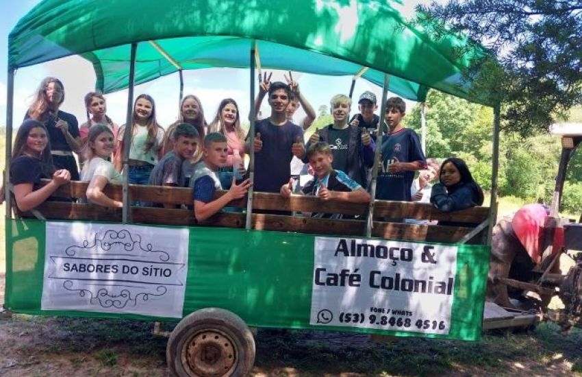 Escola do interior de Camaquã realiza viagem de estudo pelo Caminho Pomerano     