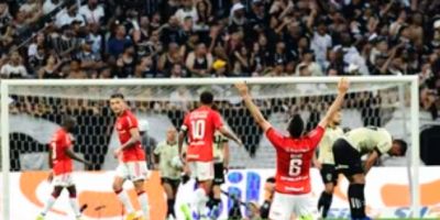 Inter vence Corinthians e garante vaga na Sul-Americana