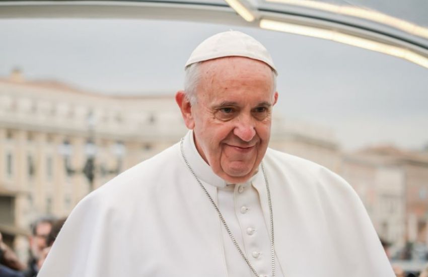 Papa Francisco defende proibição da barriga de aluguel   