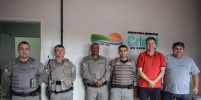Visita da Brigada Militar discute estratégias de segurança para a temporada de verão em Cristal