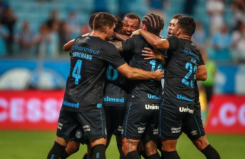 Grêmio vence Novo Hamburgo por 2 a 0 e segue líder do Gauchão 