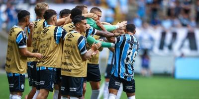 Com ótima atuação dos estreantes Pavón e Du Queiroz, Grêmio goleia o Santa Cruz