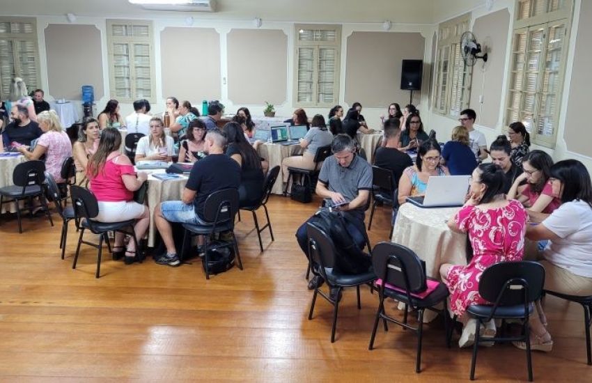 Professores da rede municipal de Camaquã realizam formação do Sistema Aprende Brasil     
