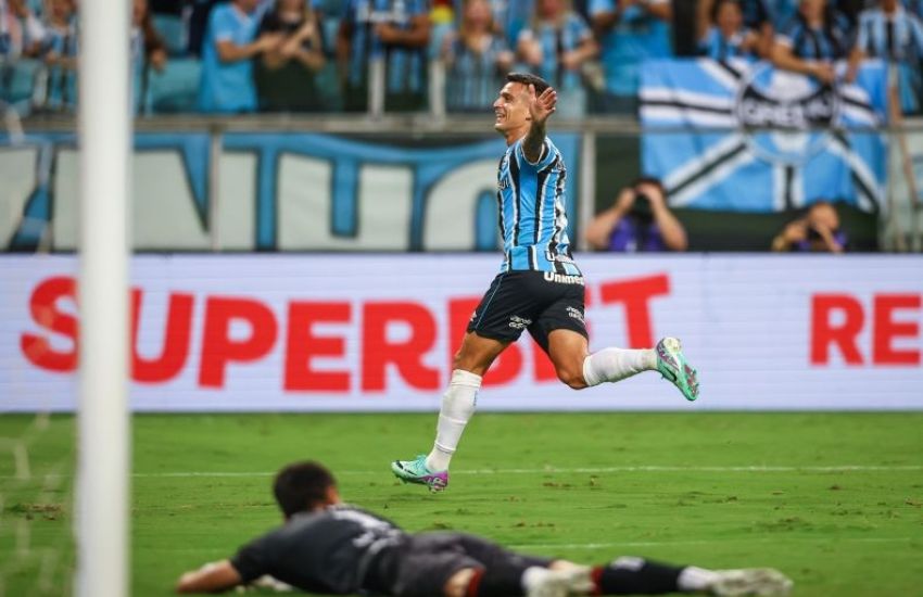 Grêmio vence Brasil de Pelotas por 2 a 0 e avança às semifinais do Gauchão 
