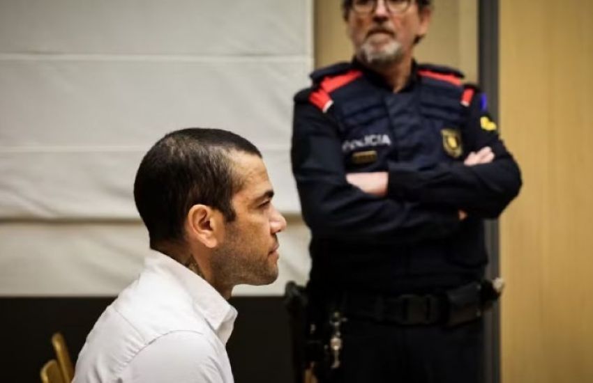 Justiça espanhola aceita pedido e concede liberdade provisória para Daniel Alves sob fiança de R$ 5,4 milhões 