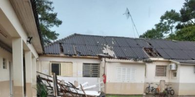 Forte vento causa estragos em escola municipal de Camaquã  