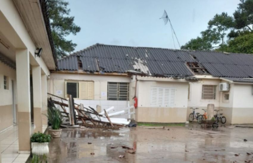 Forte vento causa estragos em escola municipal de Camaquã   