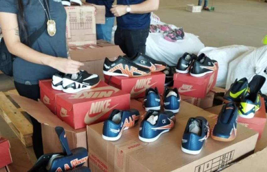 Polícia Civil apreende mais de mil pares de tênis falsos no RS 