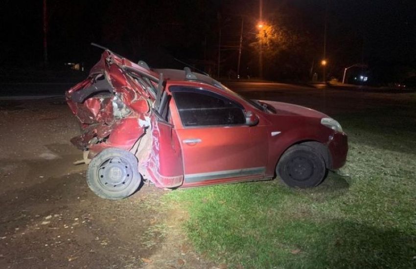 Colisão entre carro e caminhonete causa morte de mulher em Gravataí   
