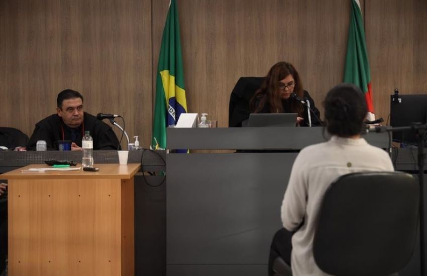 Ex-policial é condenado a 28 anos de prisão por matar ex-mulher na frente do filho em Porto Alegre 
