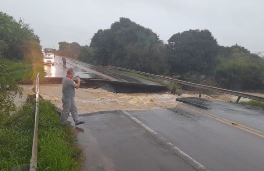 Dnit trabalha para restabelecer o tráfego nas rodovias afetadas pelas fortes chuvas e inundações no RS 