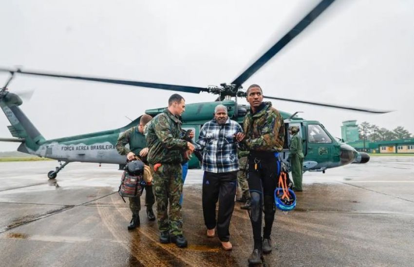 Uruguai envia helicóptero para ajudar nos resgates no RS 