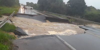Dnit trabalha para restabelecer tráfego nas rodovias afetadas pelas fortes chuvas e inundações no RS
