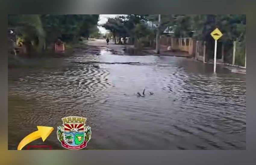 Lagoa dos Patos começa a inundar a Rua Ivan Xavier Pereira, à beira da praia de Arambaré 