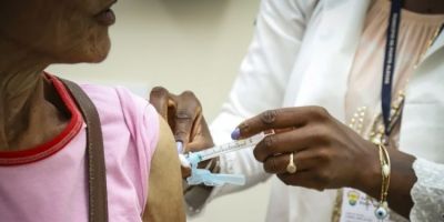 Vacina contra gripe é estendida à população acolhida em abrigos no RS