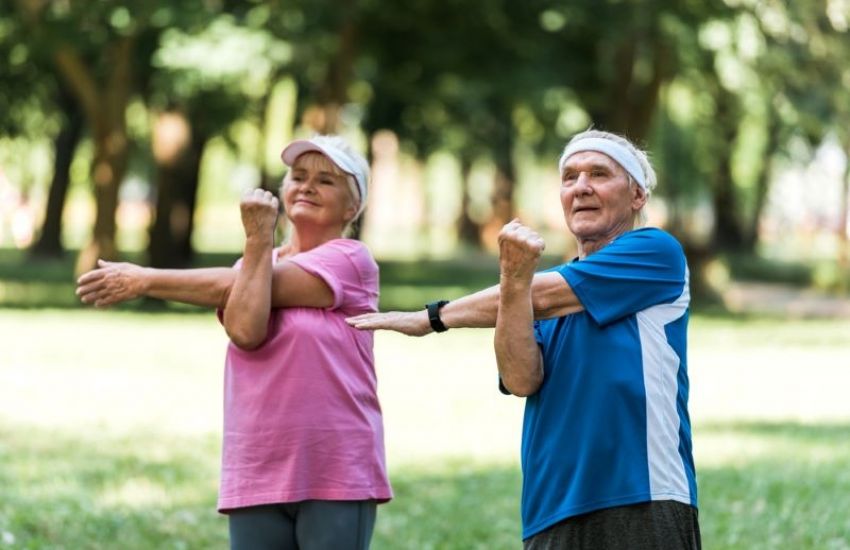 Estudo mostra benefício de exercícios físicos em idosos com câncer  