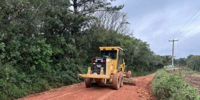 Prefeitura de Camaquã realiza força-tarefa para recuperar trechos da Estrada da Freguesia