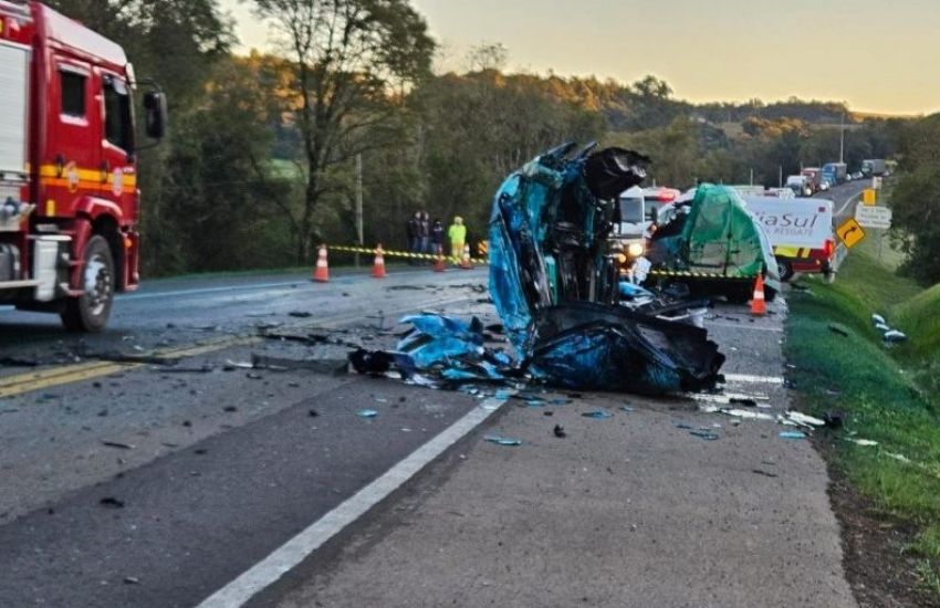 Motorista de van morre após colidir frontalmente contra carreta na BR-386 em Soledade 